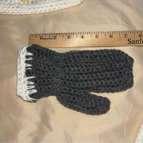 Bright Owl Crochet Kids Cap W/matching Mittens Acrylic Gray/White Yarn Handmade - Picture 7 of 8